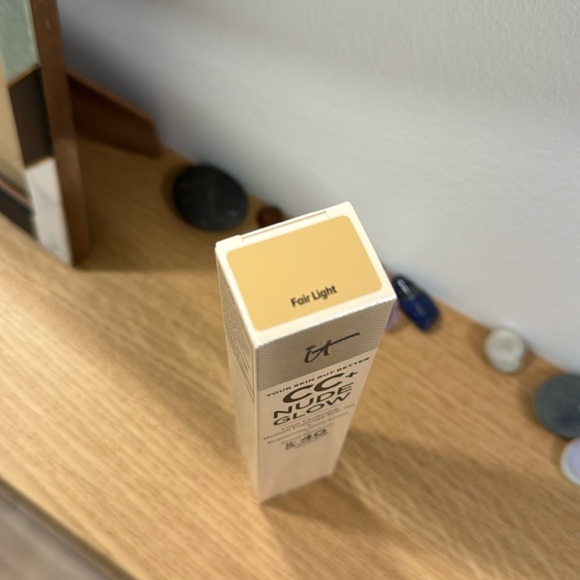 iT cosmetics CC+ Nude Glow SPF 40 - Picture 3 of 4